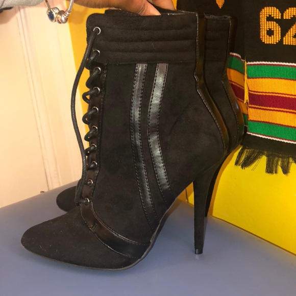 Black heels - Picture 1 of 3